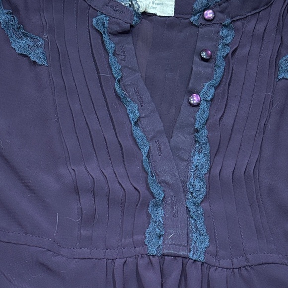 Sheer ruffled sleeveless blouse - Picture 4 of 4